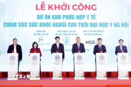 Tổng Bí thư Tô Lâm và các đại biểu thực hiện nghi thức khởi công. (Ảnh: Thống Nhất/TTXVN)