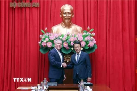 Đại tướng Lương Tam Quang, Bộ trưởng Bộ Công an tiếp Trợ lý Ngoại trưởng Hoa Kỳ Michael George DeSombre. (Ảnh: Phạm Kiên/TTXVN)