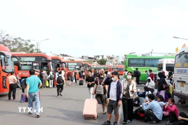 Ngày 26 tháng Chạp, Bến xe miền Tây dự kiến là ngày cao điểm nhất, khi có trên 69.000 lượt hành khách xuất bến. (Ảnh: Tiến Lực/TTXVN)
