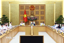 Thủ tướng Phạm Minh Chính chủ trì họp đánh giá tác động của các cuộc xung đột trên thế giới ảnh hưởng đến tình hình kinh tế-xã hội trong nước. (Ảnh: Dương Giang/TTXVN)