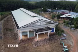 Chợ Đồng Tâm được đầu tư khang trang nhưng bỏ hoang, gây lãng phí. (Ảnh: Đậu Tất Thành/TTXVN)