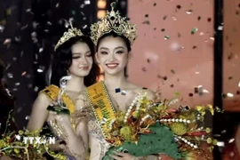 Khoảnh khắc đăng quang rạng rỡ của tân Hoa hậu Nguyễn Thị Yến Nhi. (Ảnh: TTXVN phát)