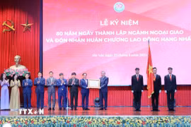 Tổng Bí thư Tô Lâm trao tặng Huân chương Lao động hạng Nhất cho ngành Ngoại giao. (Ảnh: An Đăng/TTXVN)