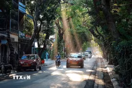 Hà Nội ngày nắng với nền nhiệt từ 26-35 độ C trong dịp thi vào lớp 10. (Ảnh: Phạm Tuấn Anh/TTXVN)
