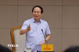 Phó Thủ tướng Lê Tiến Châu chủ trì cuộc họp về tình hình triển khai xây dựng trường học tại các xã biên giới. (Ảnh: Lâm Khánh/TTXVN)