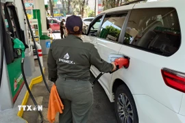 Một trạm bán xăng dầu tại trung tâm thủ đô Mexico City, Mexico. (Ảnh: Phi Hùng/TTXVN)