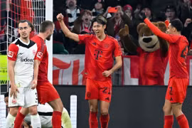 Bundesliga: Bayern xây chắc ngôi đầu bằng chiến thắng hủy diệt