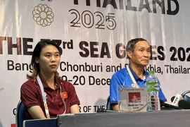 HLV Mai Đức Chung và Hải Yến tại buổi họp báo. (Nguồn: VFF)