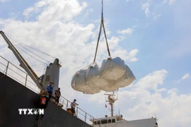 Xuất khẩu gao. (Ảnh: Công Mạo/TTXVN)