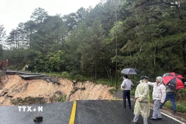 Đèo Mimosa bị sạt lở nghiêm trọng. (Ảnh: Chu Quốc Hùng/TTXVN)