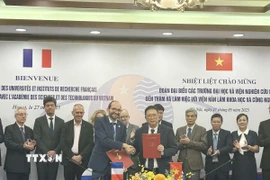 Viện Hàn lâm Khoa học và Công nghệ Việt Nam và Trung tâm Nghiên cứu Khoa học Quốc gia Pháp (CNRS) ký kết kế hoạch hành động giai đoạn 2025–2028. (Ảnh: Diệu Thúy/TTXVN)