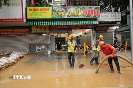 Sự cố phun trào phụ gia khoan ngầm tuyến Metro Nhổn-Ga Hà Nội. (Nguồn: TTXVN)