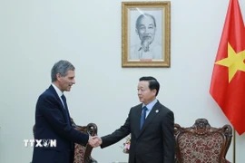 Phó Thủ tướng Trần Hồng Hà tiếp ông Rodolphe Saade, Chủ tịch kiêm Tổng giám đốc điều hành Tập đoàn CMA-CGM (Pháp). (Ảnh: TTXVN phát)