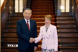Tổng Bí thư, Chủ tịch nước Tô Lâm gặp bà Margaret Beazley, Thống đốc bang New South Wales (Australia). (Ảnh: Thống Nhất/TTXVN)