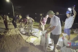 Thái Nguyên huy động người dân khẩn cấp hộ đê trong đêm