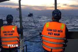 Bộ Tư lệnh Vùng Cảnh sát biển 1 sẵn sàng lực lượng, phương tiện cứu hộ, cứu nạn. (Ảnh: TTXVN phát)