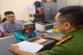 Đối tượng Nguyễn Quốc Hùng khai nhận hành vi phạm tội tại Cơ quan Cảnh sát điều tra. (Nguồn: Công an Đồng Nai)