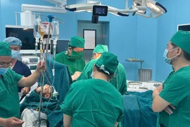 Ca phẫu thuật cho bệnh nhân.