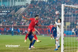 Cận cảnh Xuân Son đánh đầu tung lưới Thái Lan ở chung kết AFF Cup 2024