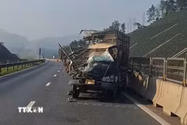 Hiện trường vụ tai nạn. (Ảnh: TTXVN phát)