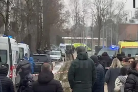 Bên ngoài nơi xảy ra vụ tấn công. (Nguồn: The Moscow Times)