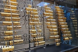 Trang sức vàng được bày bán tại tiệm kim hoàn ở Istanbul, Thổ Nhĩ Kỳ. (Ảnh: THX/TTXVN)