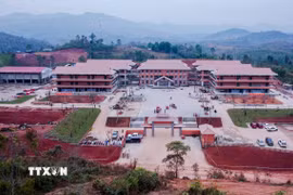 Trường Phổ thông nội trú liên cấp Tiểu học và Trung học cơ sở Si Pa Phìn, tỉnh Điện Biên được xây dựng khang trang, chuẩn bị khánh thành. (Ảnh: TTXVN phát)