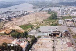 Các khu đất tại Khu công nghiệp Biên Hòa 1 (giáp sông Đồng Nai) đã hoàn thành giải phóng mặt bằng, sẽ được thành phố Đồng Nai đưa ra đấu giá. (Ảnh: Công Phong/TTXVN)