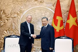 Tổng Bí thư, Chủ tịch nước Tô Lâm tiếp ông Eric Schmidt, nguyên Chủ tịch Tập đoàn Google, dẫn đầu Đoàn chuyên gia trí tuệ nhân tạo thăm và làm việc tại Việt Nam. (Ảnh: Thống Nhất/TTXVN)