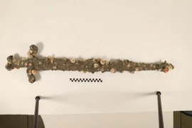 Thanh kiếm thời Thập tự chinh dài khoảng 1m, có niên đại thế kỷ 12. (Ảnh của Đại học Haifa)