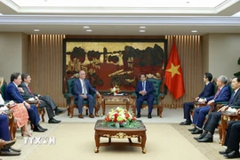 Thủ tướng Phạm Minh Chính tiếp Đoàn Nghị sỹ lưỡng đảng Hạ viện Hoa Kỳ. (Ảnh: Dương Giang/TTXVN)