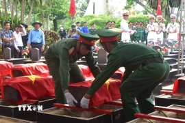 Hài cốt các liệt sỹ quân tình nguyện và chuyên gia Việt Nam được yên nghỉ tại Nghĩa trang liệt sỹ tỉnh Đắk Lắk. (Ảnh: Nguyên Dung/TTXVN)