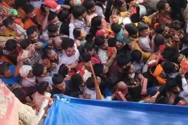 Hình ảnh các tín đồ chen lấn tại đền Mansa Devi. (Nguồn: indiatvnews)