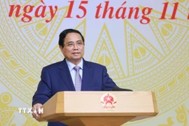 Thủ tướng Phạm Minh Chính gặp mặt, chúc mừng các nhà giáo Nhân kỷ niệm ngày Nhà giáo Việt Nam 20/11. (Ảnh: Dương Giang/TTXVN)