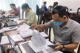 Kết quả danh sách hộ nghèo, cận nghèo sẽ được niêm yết công khai tại nhà văn hóa thôn và trụ sở Ủy ban nhân dân xã trong thời gian 3 ngày làm việc để người dân giám sát, phản hồi. (Ảnh minh họa: TTXVN)