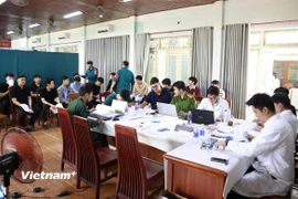 Thanh niên trong độ tuổi đến khám nghĩa vụ quân sự. (Ảnh: Thanh Phong/Vietnam+)