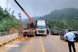 Tai nạn khiến cao tốc La Sơn - Hòa Liên ách tắc nhiều giờ liền. (Ảnh: PV/Vietnam+)