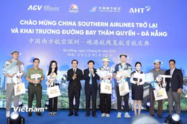 Đà Nẵng đón chuyến bay trực tiếp chở đoàn du khách đến từ Trung Quốc sau nhiều năm gián đoạn vào tháng 10/2025. (Ảnh: Thanh Phong/Vietnam+)