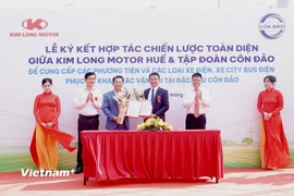 Ký kết hợp tác giữa 2 đơn vị. (Ảnh: PV/Vietnam+)