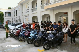 Gần 20 thanh thiếu niên bị triệu tập khẩn cấp vì gây rối trật tự công cộng lúc rạng sáng. (Ảnh: Công an Đà Nẵng)