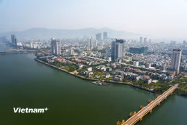 Toàn cảnh thành phố Đà Nẵng bên sông Hàn. (Ảnh: Thanh Phong/Vietnam+)