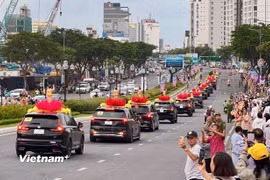 Đông đảo nhân dân chào đón, chiêm bái Xá lợi Đức Phật đến Đà Nẵng 