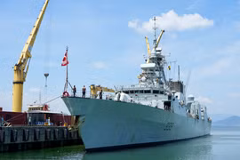 Tàu Hải quân Canada HMCS Charlottetown cập cảng Tiên Sa (Đà Nẵng). (Ảnh: Thanh Phong/Vietnam+)