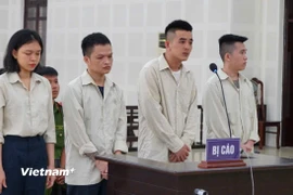 Các bị cáo tại phiên tòa xét xử sơ thẩm tội "mua, bán trái phép chất ma túy".