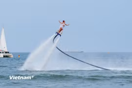 Mãn nhãn với màn trình diễn flyboard ngày khai mạc Mùa Du lịch Biển Đà Nẵng 2026 