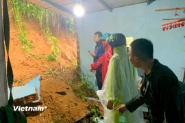 Một hộ dân xã Trà Đốc, Đà Nẵng may mắn thoát chết khi đất đá sạt lở đổ ập xuống phòng ngủ. (Ảnh: Thúy Vân - Xuân Trực, Xã Trà Đốc)