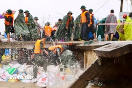 Bờ kè biển Duy Nghĩa bị sạt lở nghiêm trọng. (Ảnh: CTV Khánh Tuân)