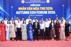 Các đại biểu chụp ảnh lưu niệm tại sự kiện. (Ảnh: Vietnam+)