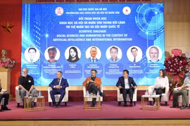 Các diễn giả chia sẻ tại sự kiện. (Ảnh: Vietnam+)