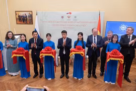 Lễ trao tặng Tủ sách tiếng Việt của Nhà xuất bản Giáo dục Việt Nam. (Nguồn: Đại học Sư phạm Quốc gia Herzen)